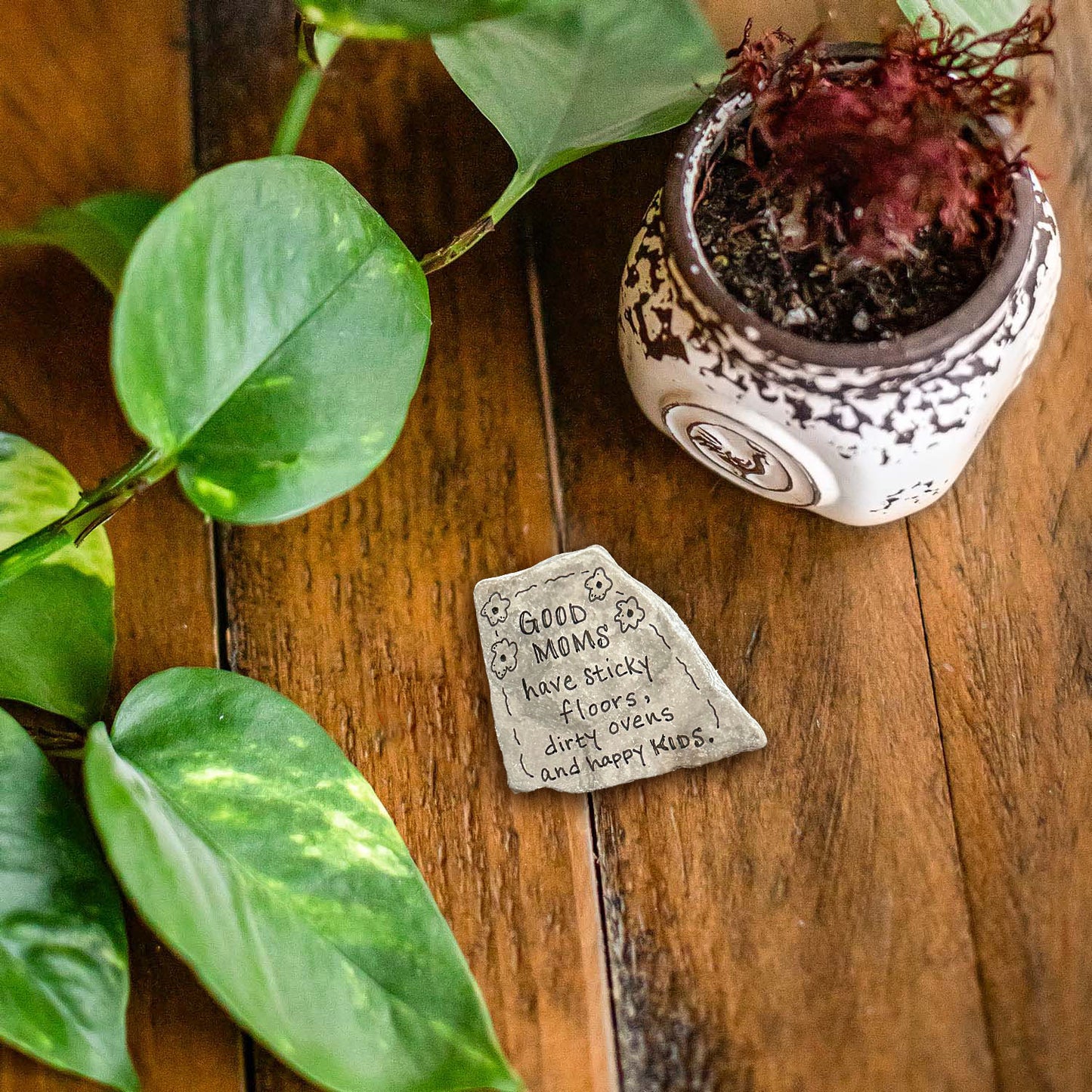 Illustrated stone magnet 41 good moms 1