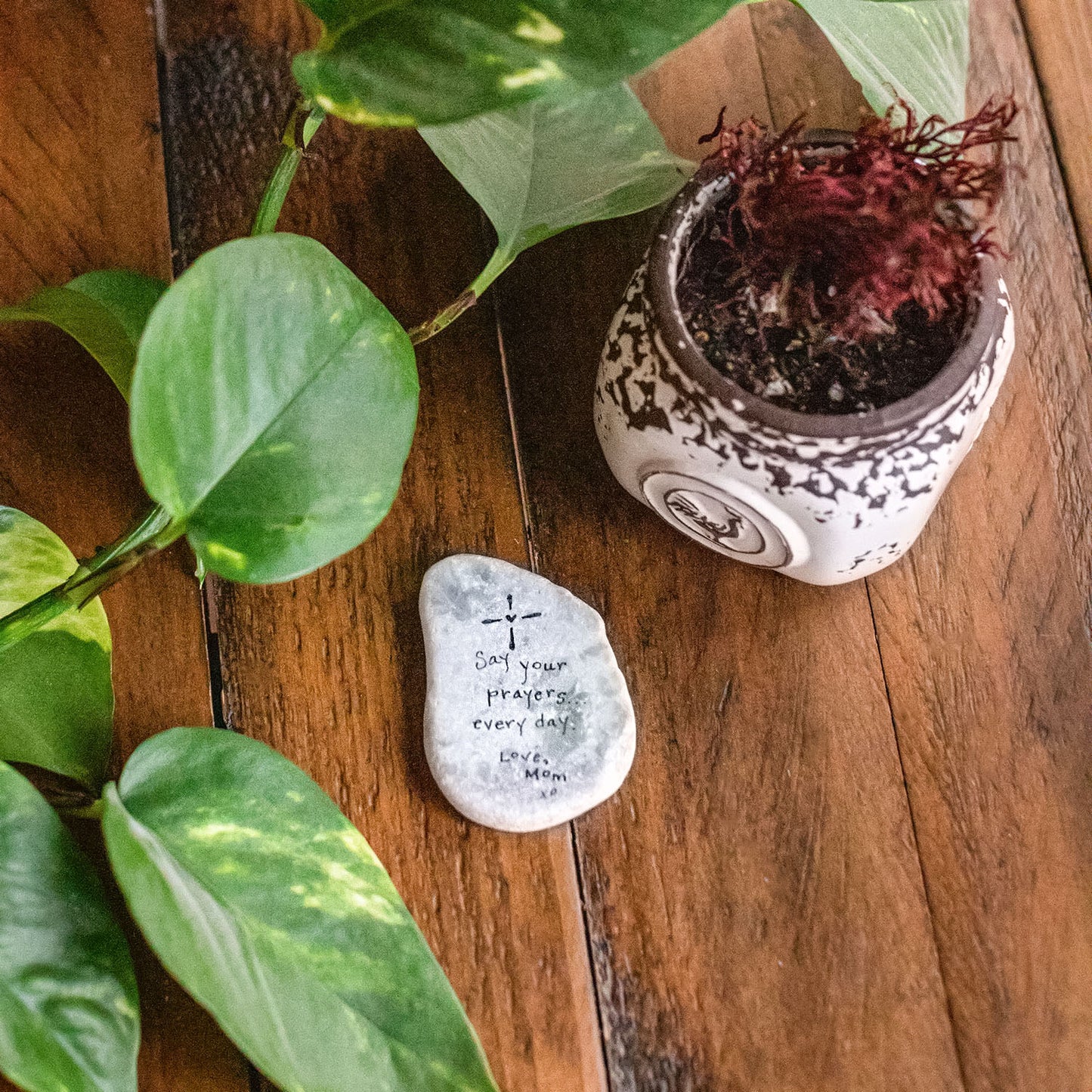 Illustrated stone magnet 32 say your prayers