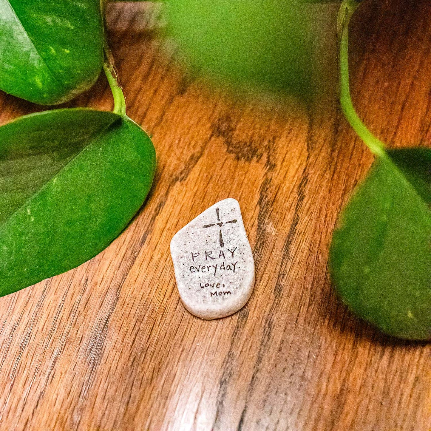 Stone art magnet 6 pray every day